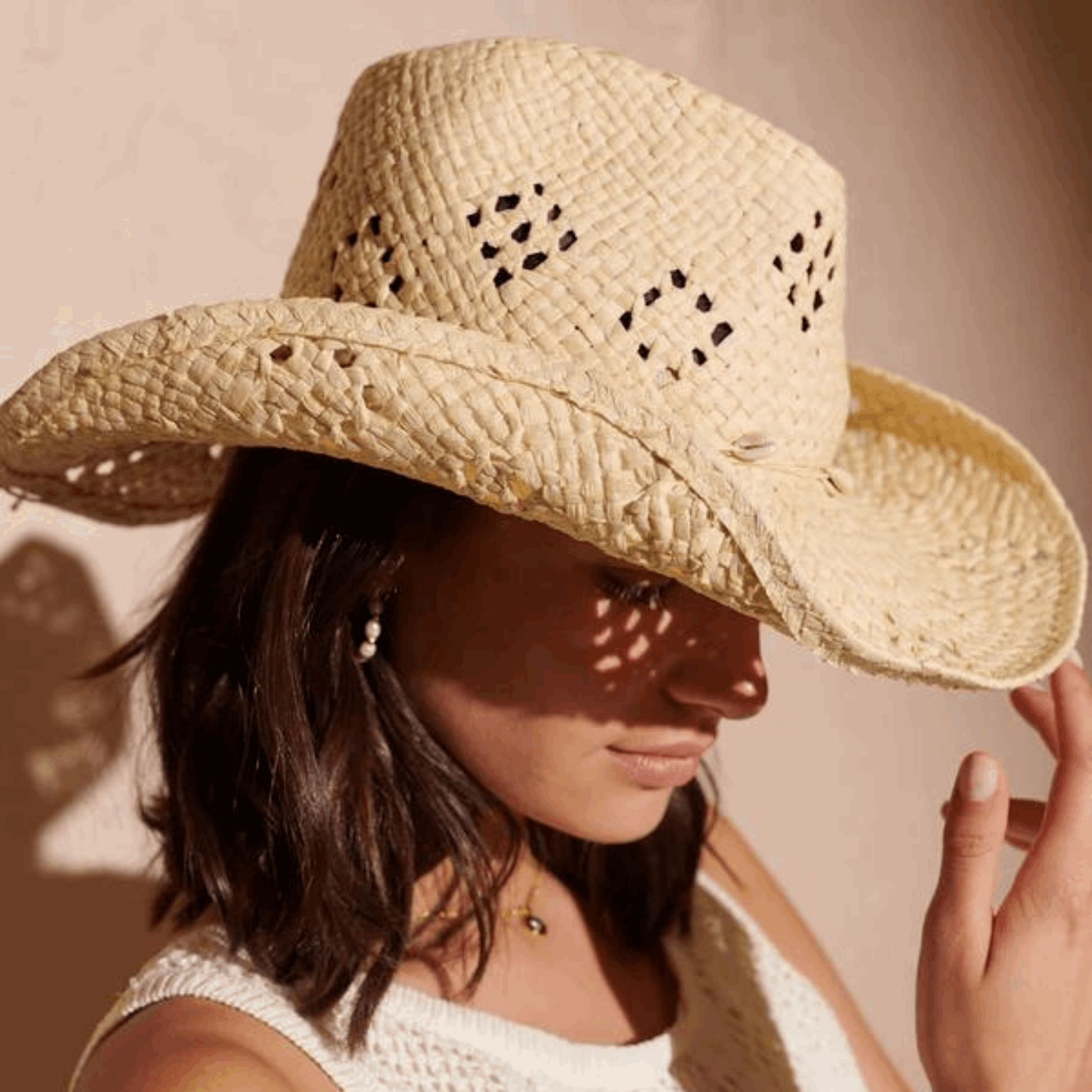 Chic Breeze Shell Trim Summer Straw Hat