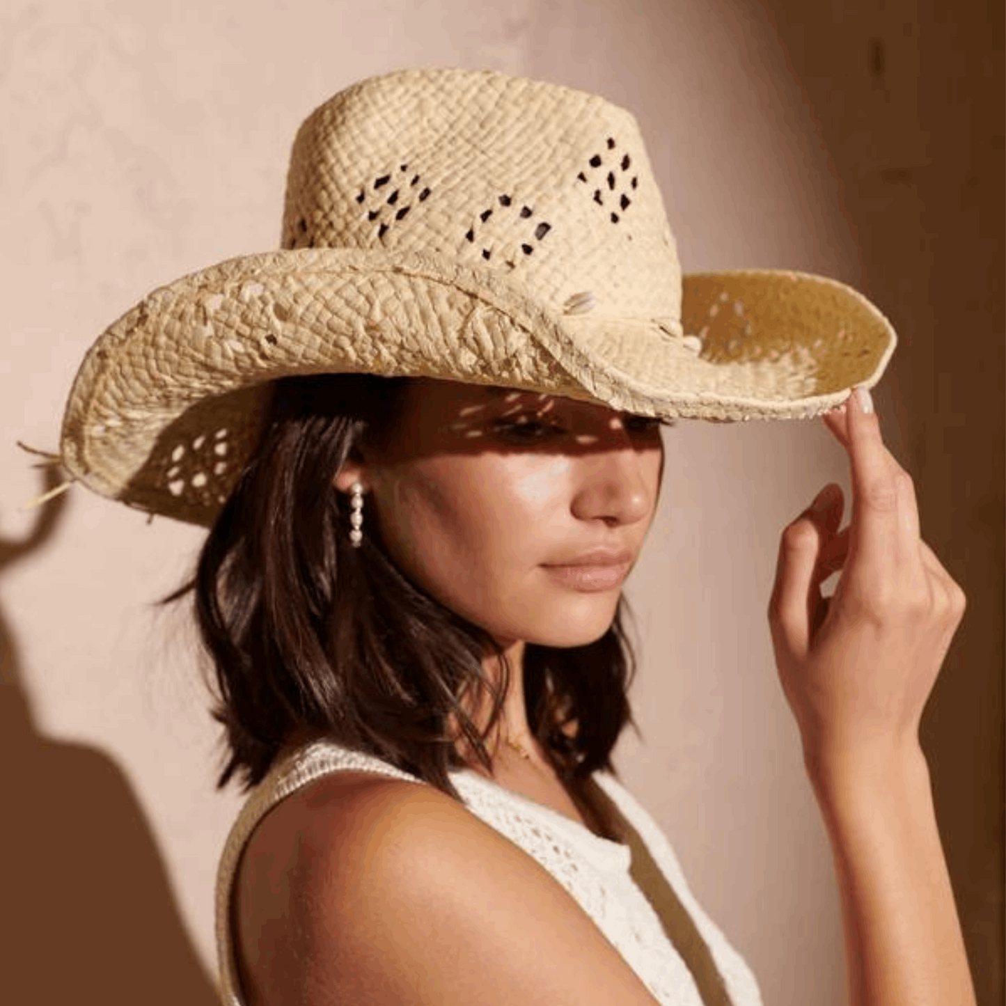 Chic Breeze Shell Trim Summer Straw Hat